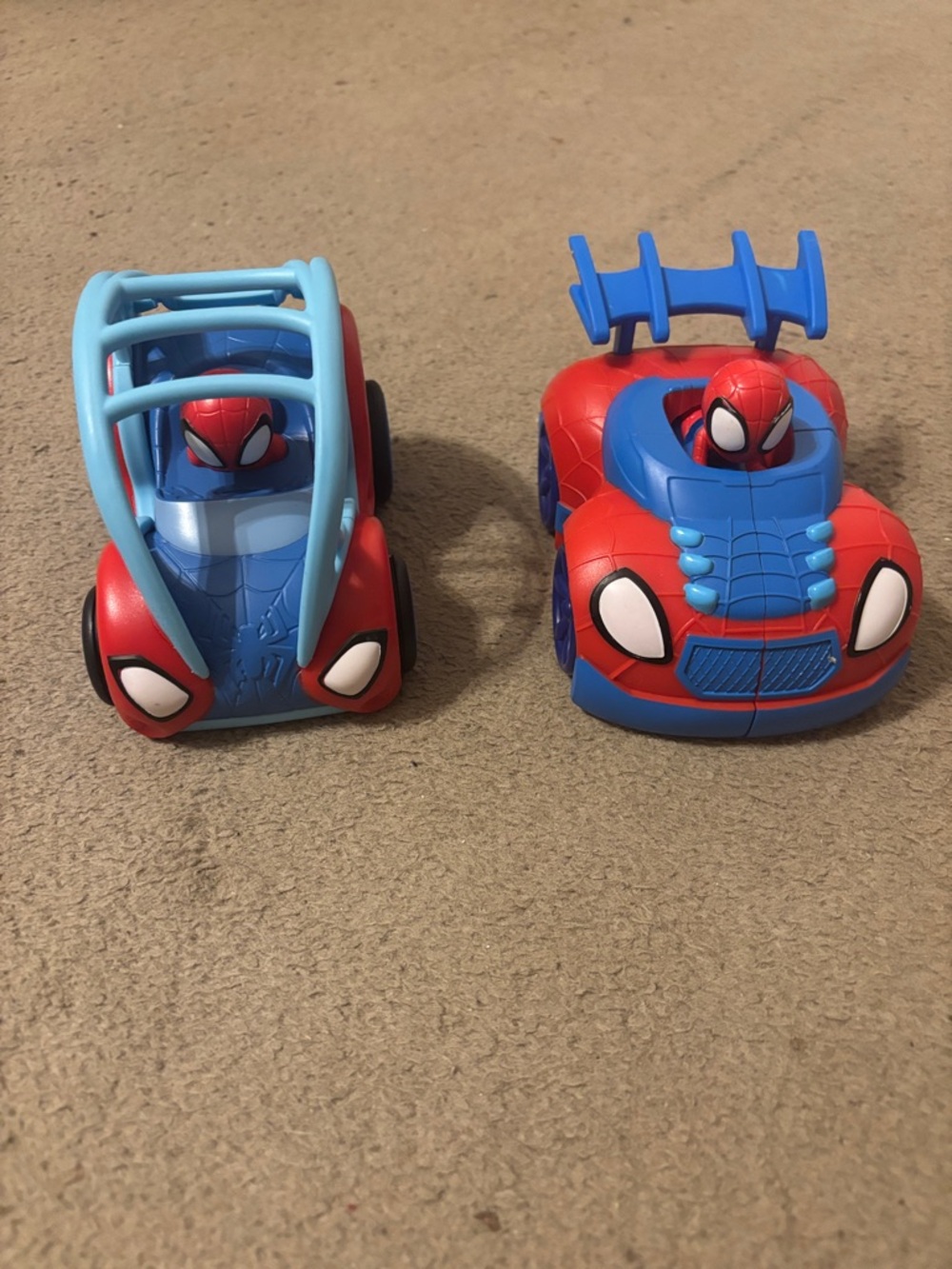 Marvel Spidey and friends Pull-Back Cars - Red & Blue